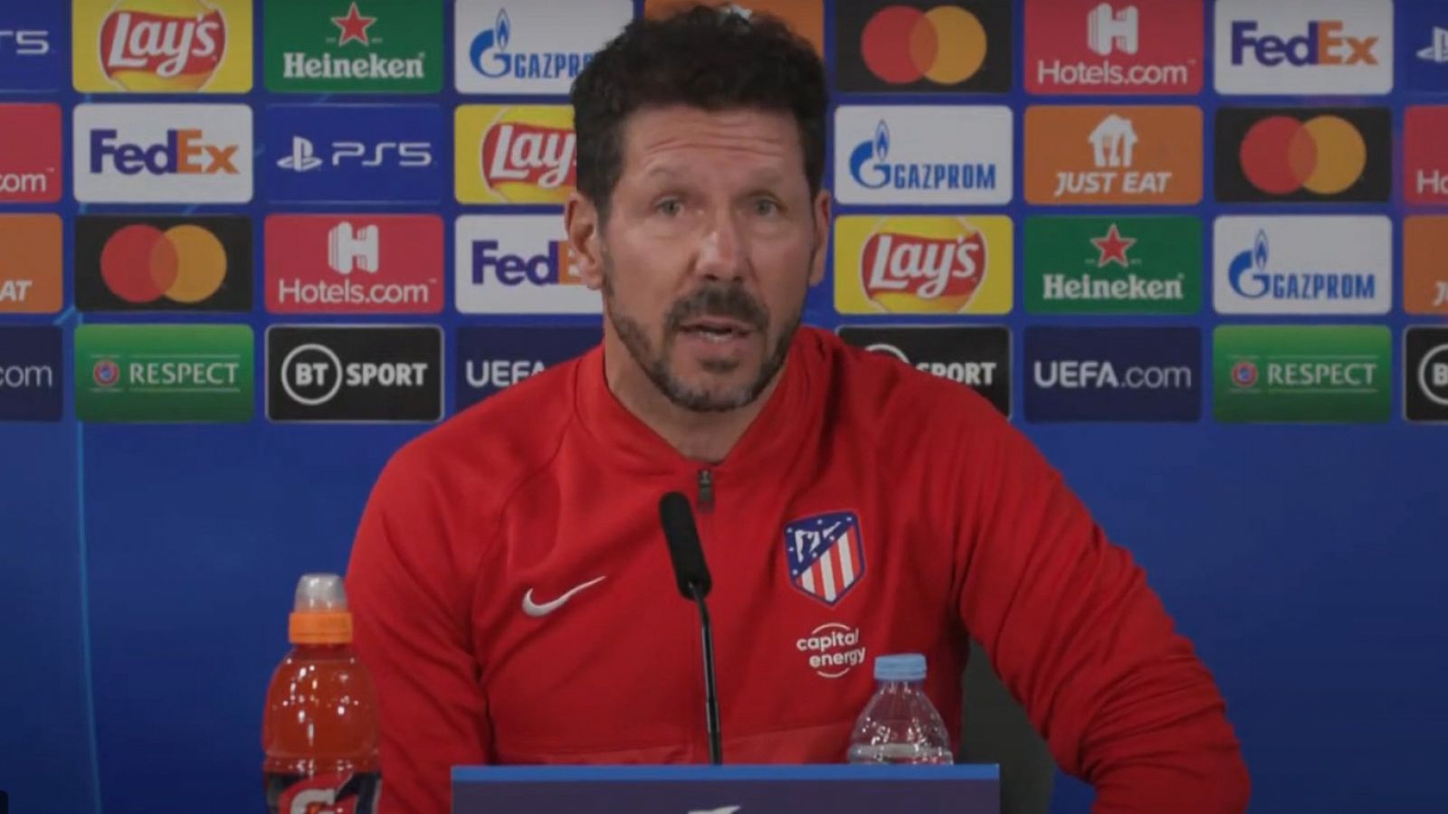 Simeone: "No opino de cómo juegan los rivales"