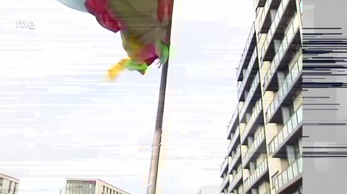 Telediario 2 - Cientos de ciclistas se manifiestan en Glasgow para defender el uso de energías renovables