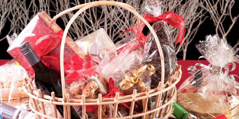 Escasez de productos y subida de precios en los almacenes que elaboran las cestas de navidad - Ver ahora