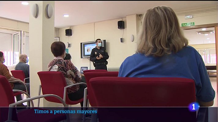 Noticias Murcia - La Policía ofrece charlas a los más mayores para luchar contra la ciberdelincuencia