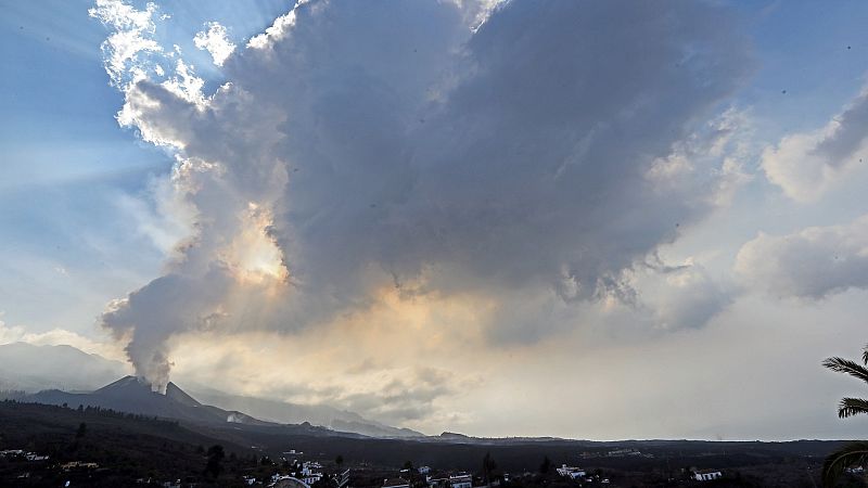 El volcán muestra señales de cansancio pero no del final de la erupción - Ver ahora