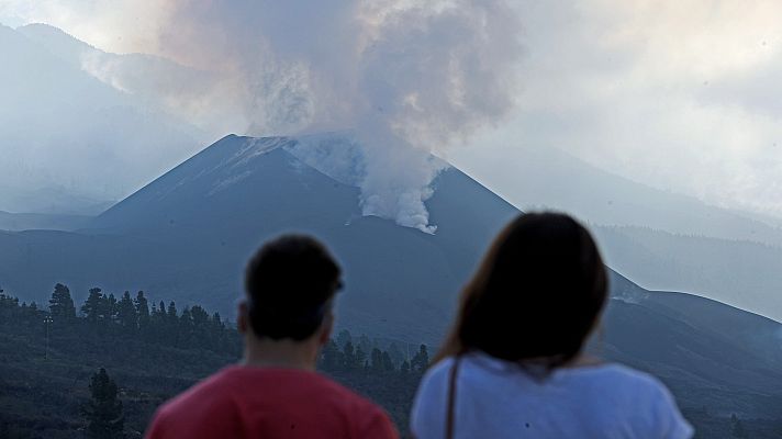 Telediario 1 - Voluntarios en La Palma recuerdan que hace falta más ayuda