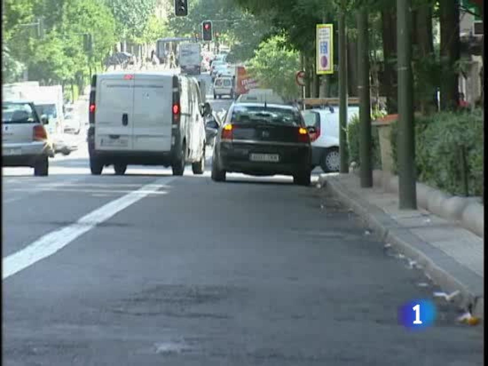 Por ejemplo, desaparecerá la retirada temporal del carné de conducir, lo que harán será quitar puntos a los infractores. Sin embargo, otros aspectos de la normativa aprobada ayer por el Congreso tardarán más en llegar. Hoy hemos conocido más detalles de la letra pequeña de la ley.