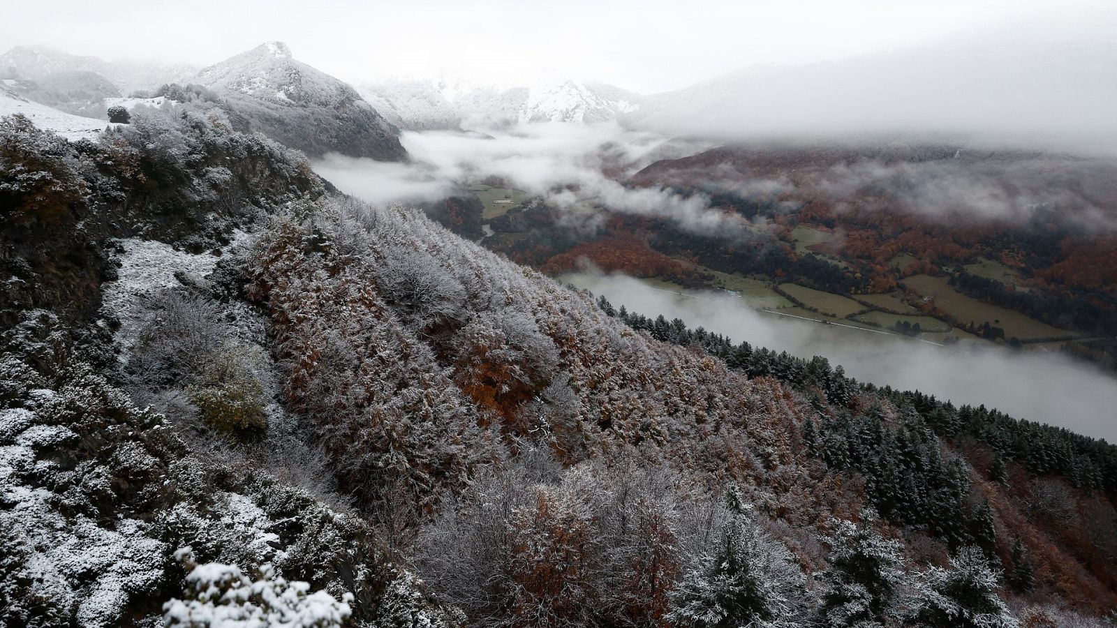 Un anticiclón pone en aviso por lluvia, viento y nieve a cuatro comunidades