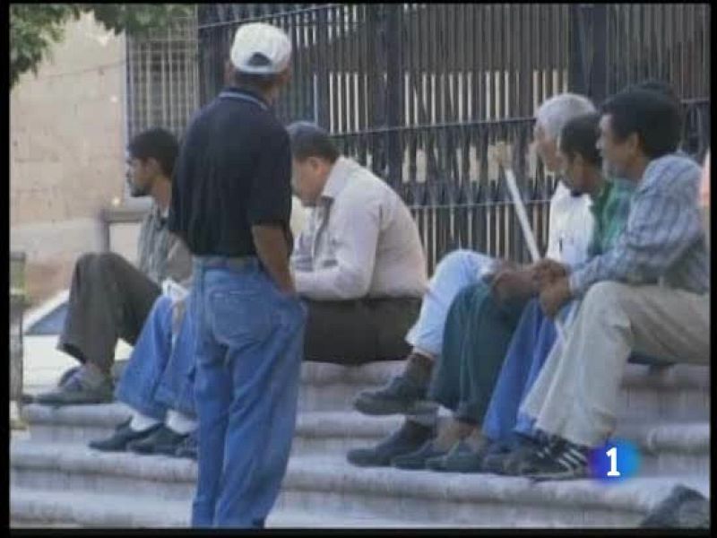   Las comisiones de Zelaya y Micheletti firman el acuerdo que pone fin a la crisis hondureña