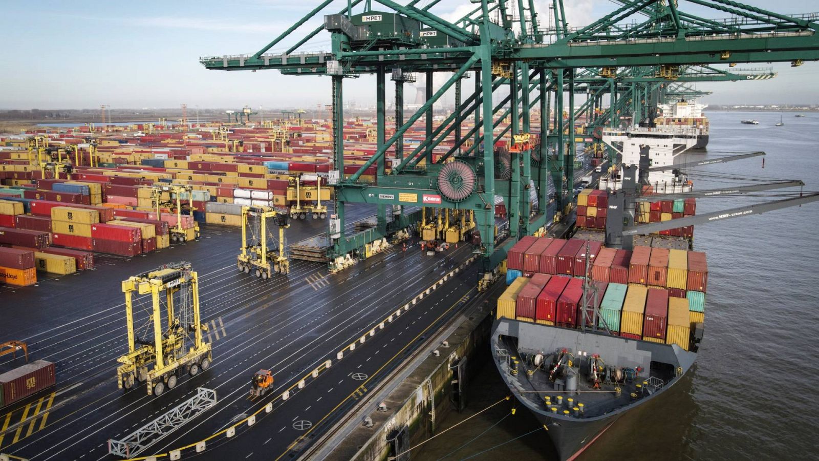 El atasco en el comercio mundial llega al puerto de Amberes