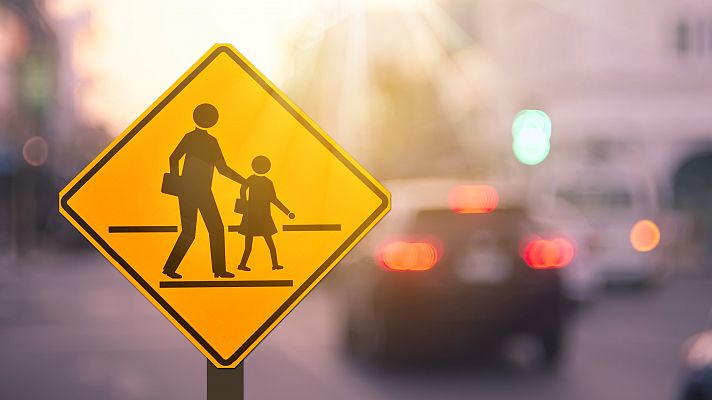 Telediario 1 - Varios colegios reclaman entornos escolares seguros tras el atropello mortal de una niña de seis años