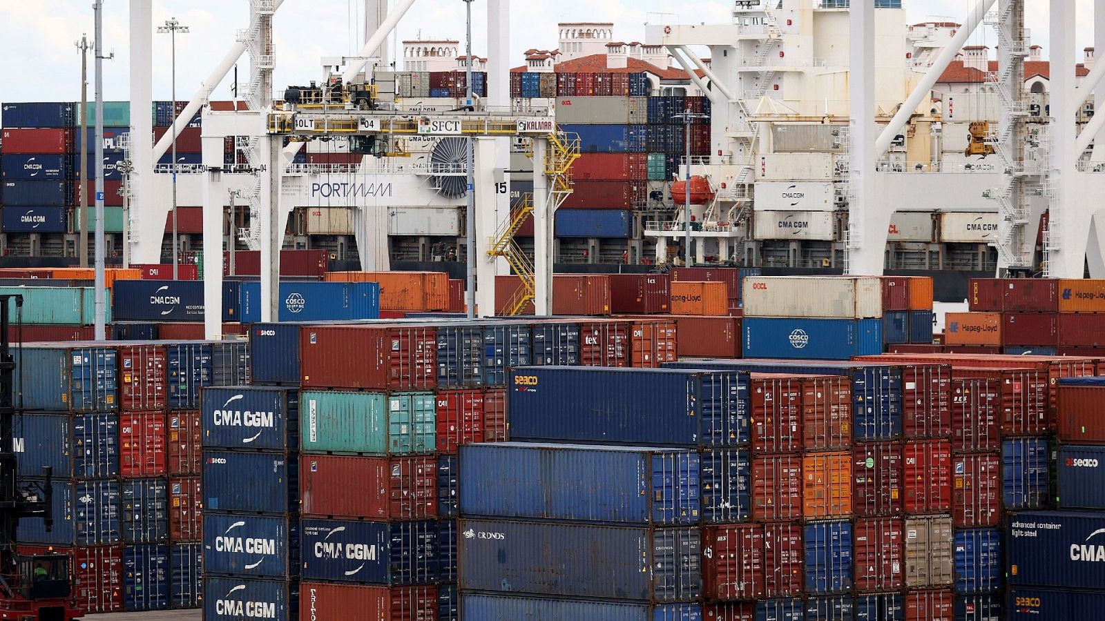 Maersk: La falta de camioneros y mano de obra hace que se saturen los puertos