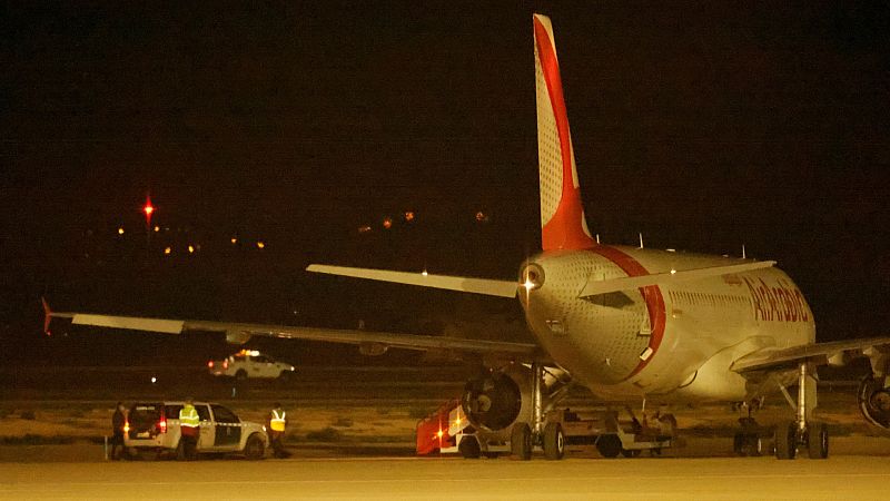 El aeropuerto de Palma de Mallorca suspende la actividad unas horas por pasajeros en las pistas