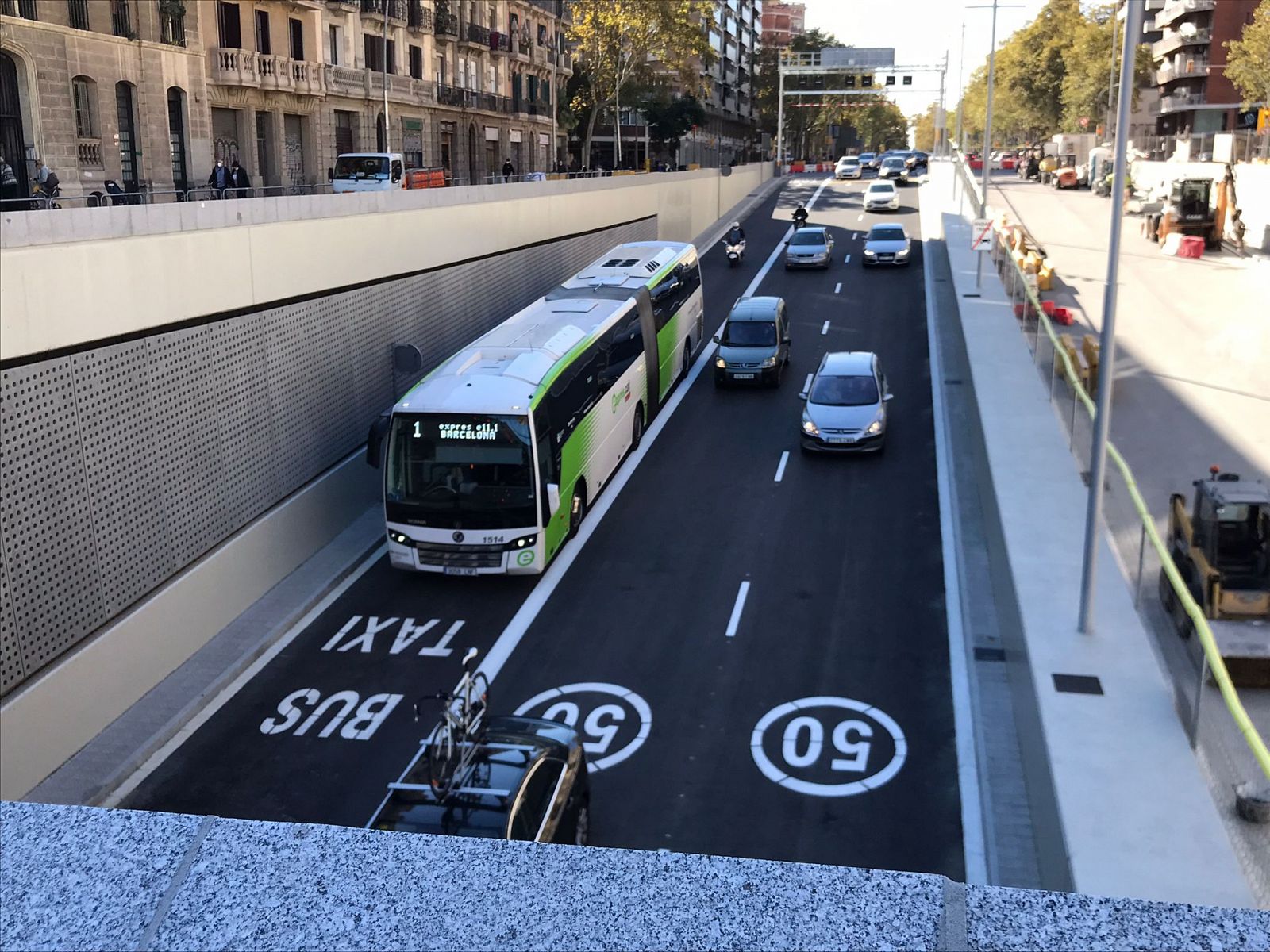 Ja circulen vehicles pel túnel de Glòries en sentit Besòs