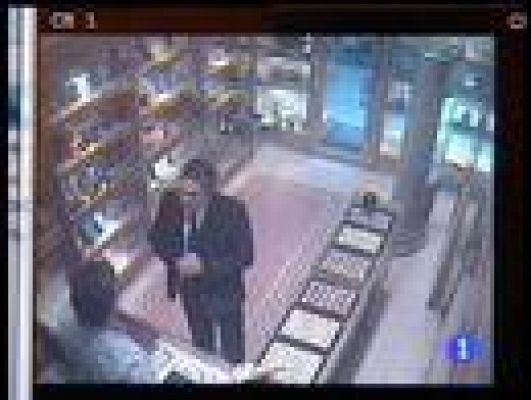  - Un joyero salva la vida y las joyas