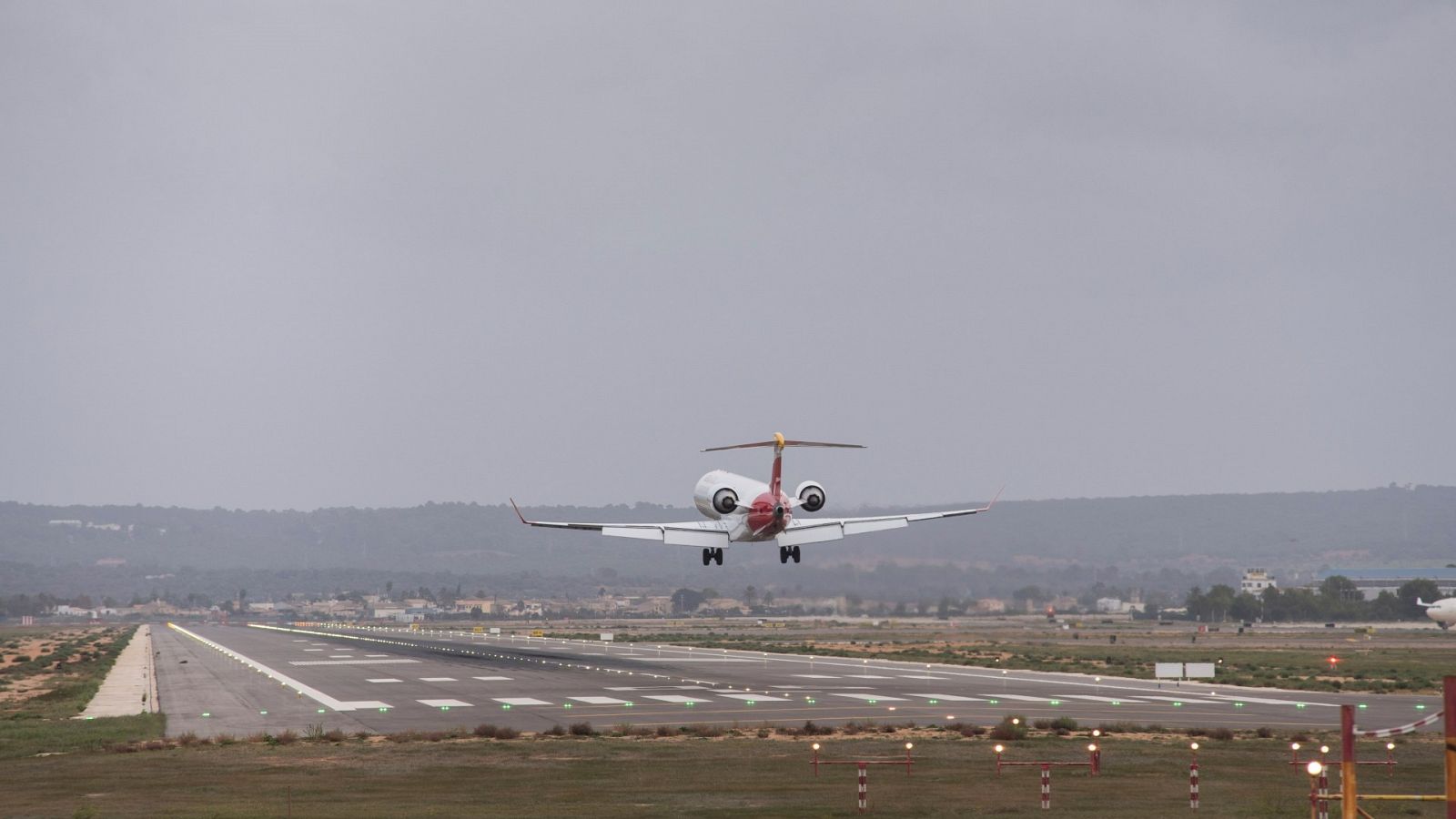 Investigan si el desvío del avión de Palma se gestó en Facebook