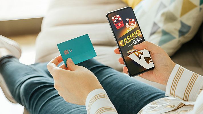 Telediario Fin de Semana - Las asociaciones advierten que las empresas de créditos rápidos amenazan a ludópatas