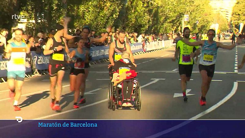 Récord empujando una silla de ruedas: gran gesto de amor y solidario en la maratón de Barcelona -- Ver ahora