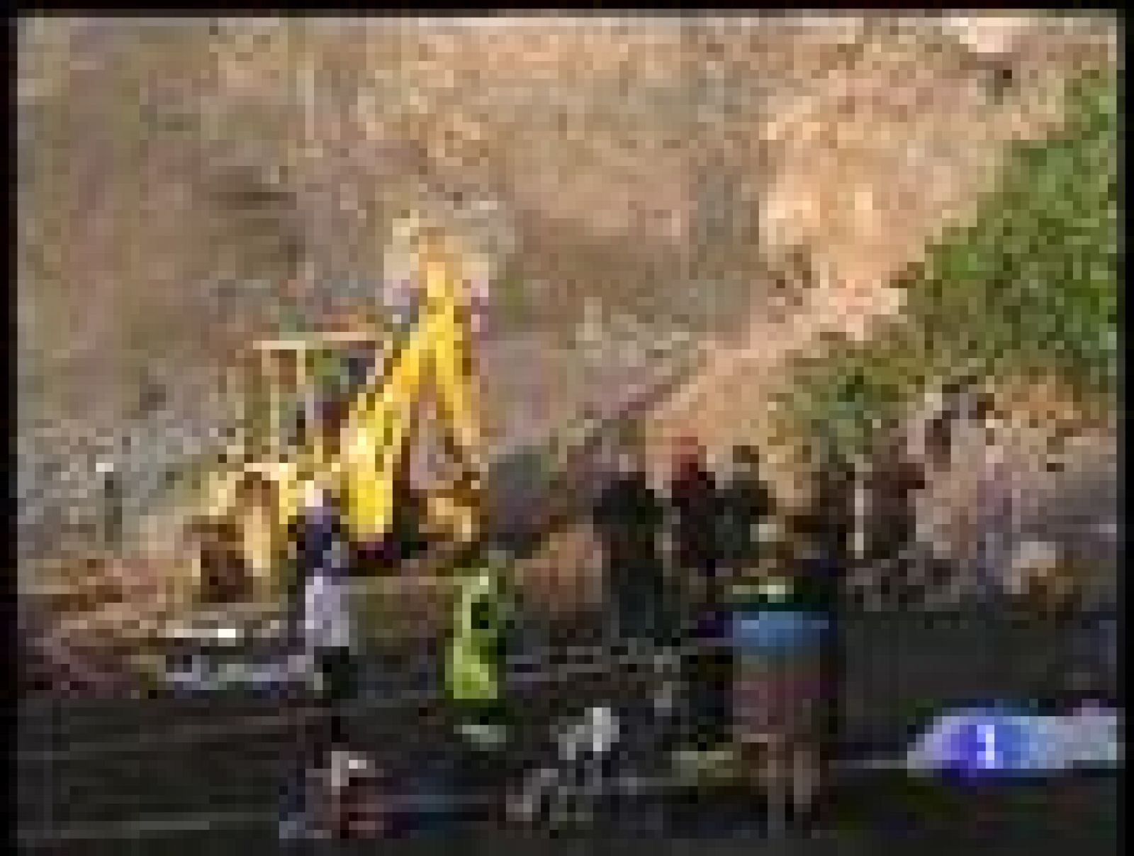 Dos mujeres han fallecido hoy tras desprenderse rocas de gran tamaño y tierra desde unos 40 metros de altura en la playa del Acantilado de Los Gigantes, en el municipio de Santiago del Teide, al suroeste de Tenerife, informaron a Efe fuentes del Centro Coordinador de Emergencias y Seguridad 112. 