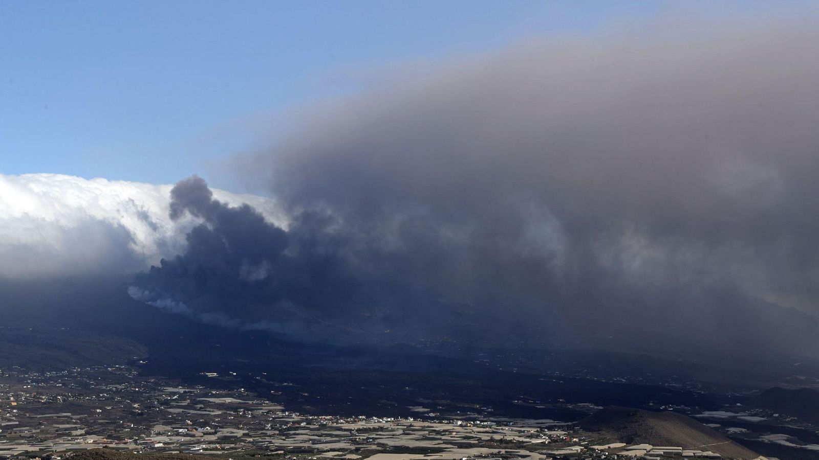 La calidad del aire empeora en la zona de la erupción del volcán | Ver