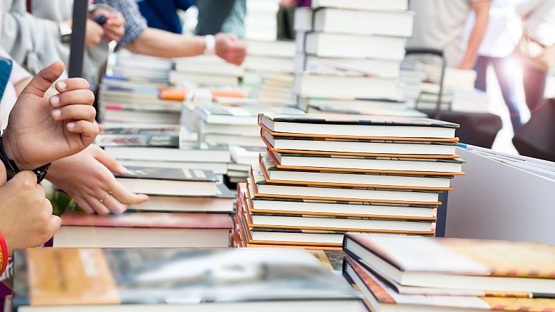 Preocupación en la industria del libro por la escasez de cartón a las puertas de Navidad 