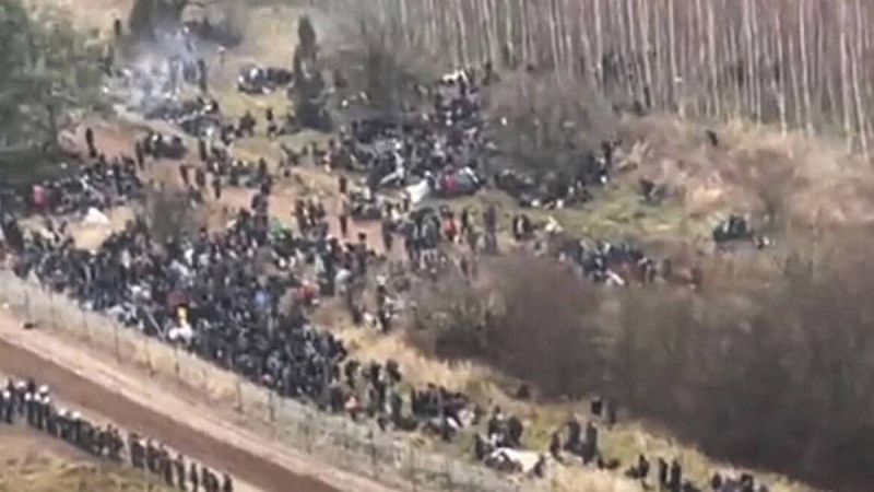 Más de 2.000 migrantes intentan cruzar frontera entre Bielorrusia y Polonia