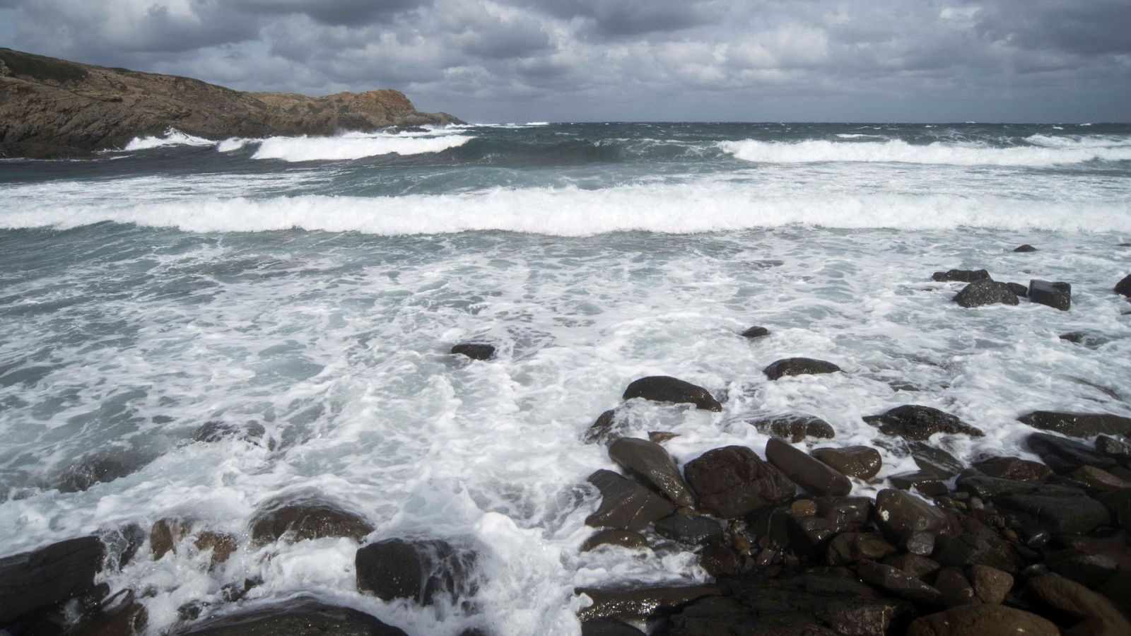 Lluvias localmente fuertes en Baleares y poco nuboso en el resto