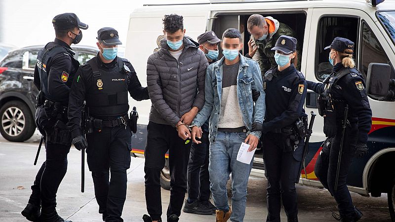 Dos de los 12 pasajeros huidos en el aeropuerto de Mallorca han salido de la isla