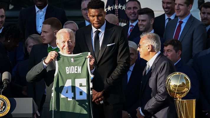Telediario Matinal - Biden recibe a los Bucks para homenajearles por su título de NBA