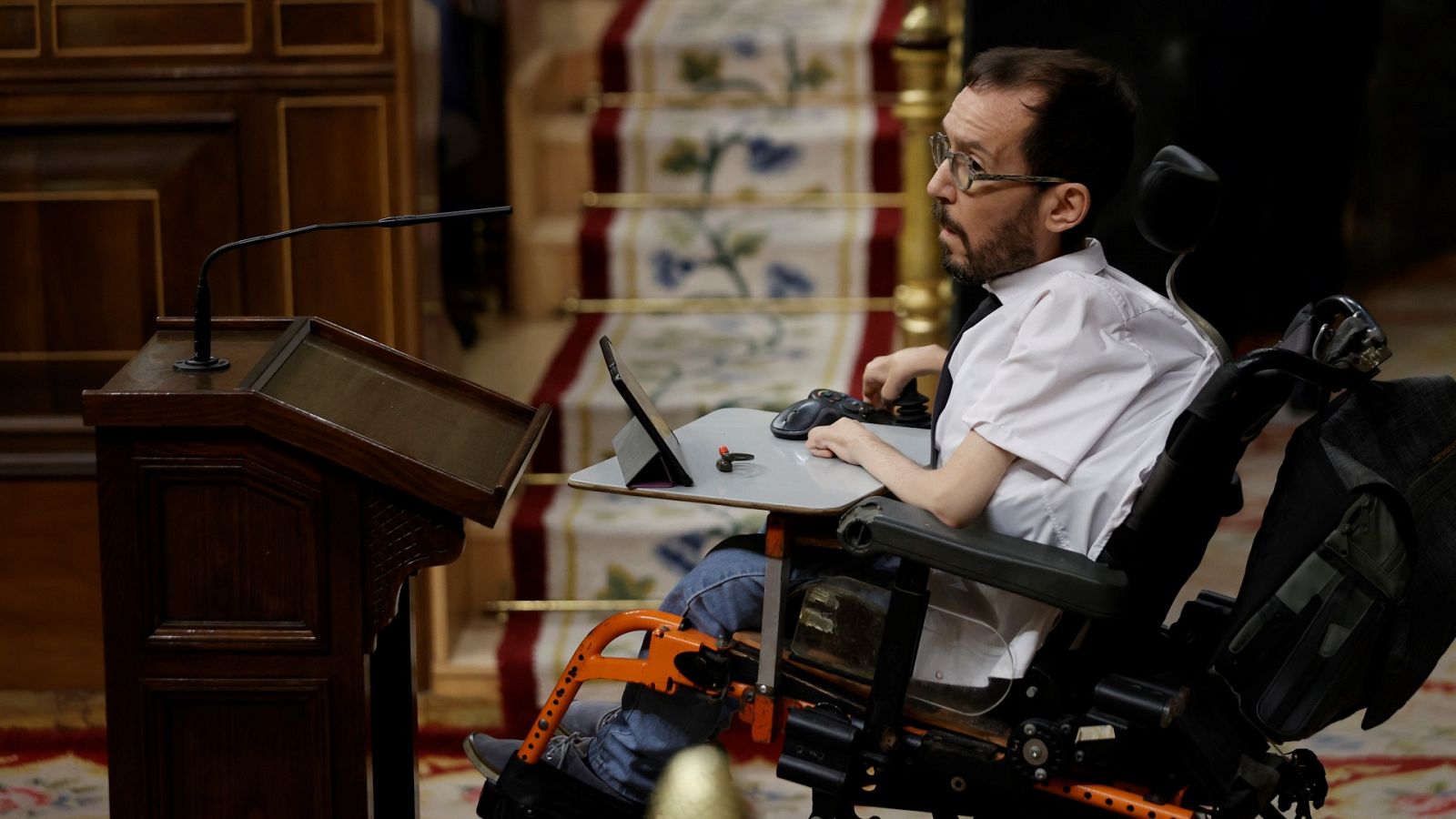 Echenique critica que haya quienes piden volver "a la senda de lo neoliberal"