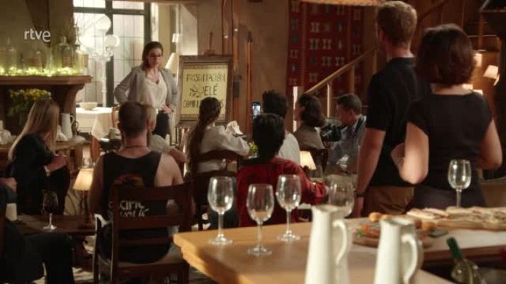 Dos vidas - Leo irrumpe y declara su amor