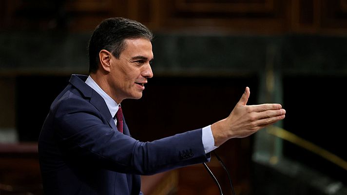 Sánchez defiende la "robusta" recuperación económica y Casado asegura que es "falsa"