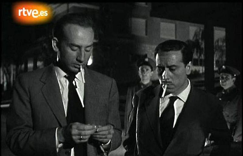 Dirigida por José María Forqué, '091 policía al habla' reunió a José Luis López Vázquez, Tony Leblanc y Adolfo Marsillach, entre otros grandes mitos del cine español.
