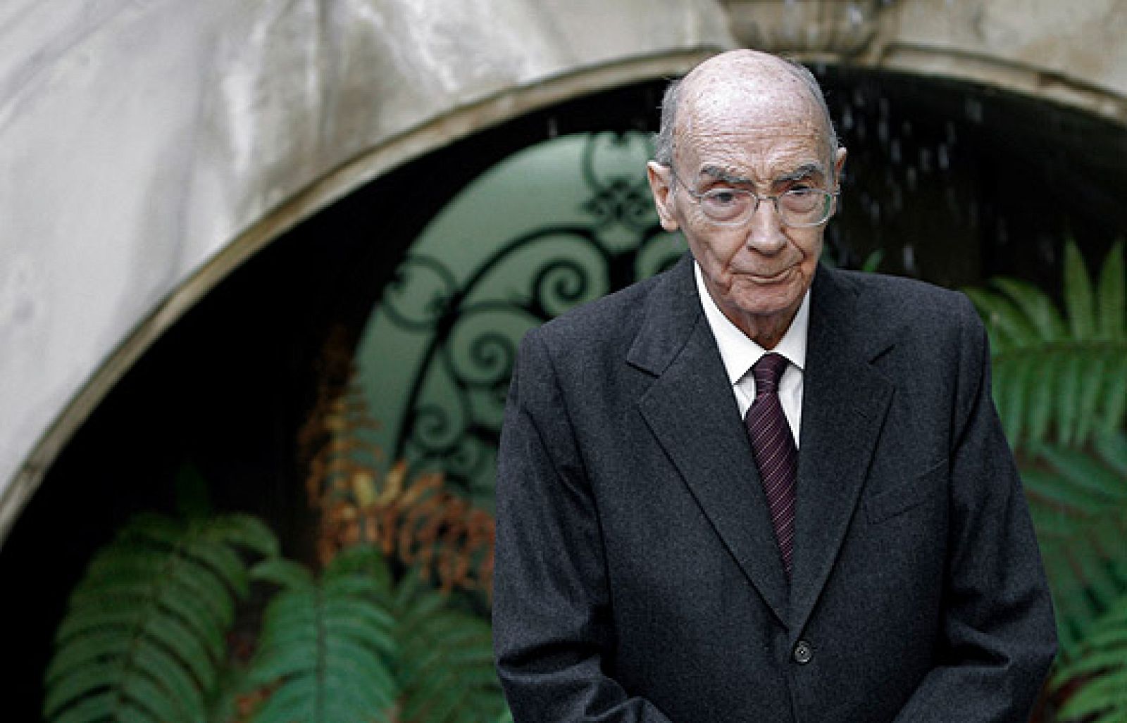   El Premio Nobel portugués, José Saramago, ha presentado su nuevo, y polémico libro, en Madrid; en el que hace una relectura de la biblia que ha levantado ampollas en Portugal