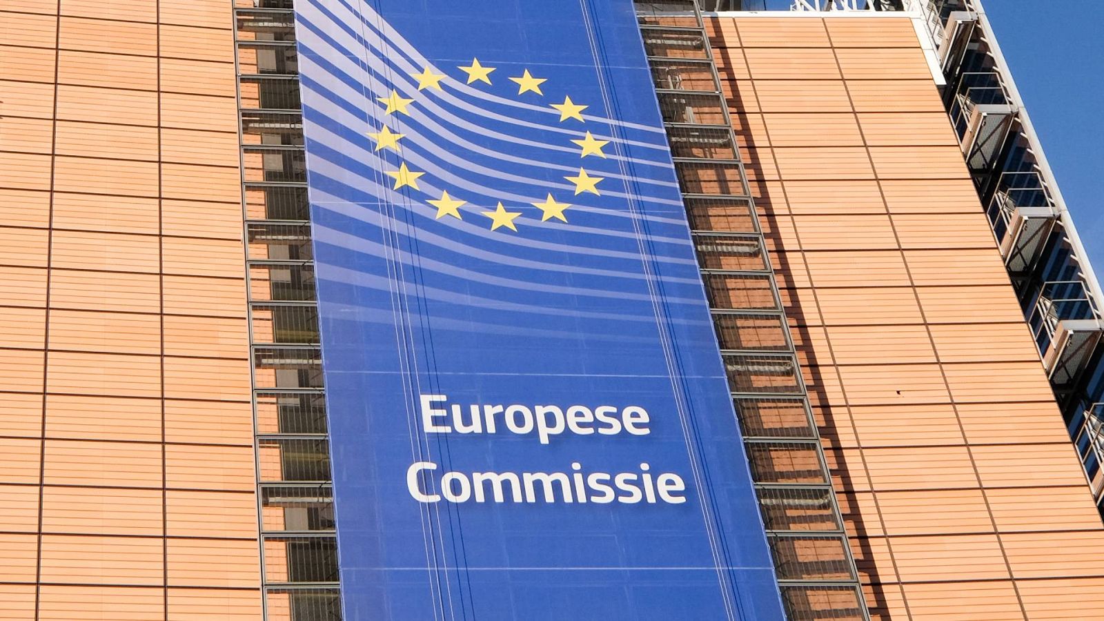 Bruselas recorta en 1,6 puntos el crecimiento para 2021