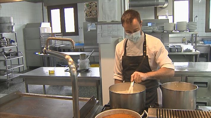 L'Informatiu - Manca de treballadors a les zones de muntanya per la temporada d'hivern