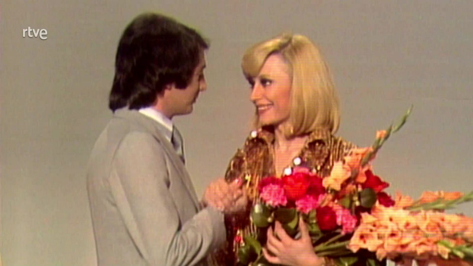 Viaje al centro de la tele - Especial Raffaella Carra. Grandes Viaje al centro de la tele - Especial Raffaella Carra. Grandes éxitos - ver ahora