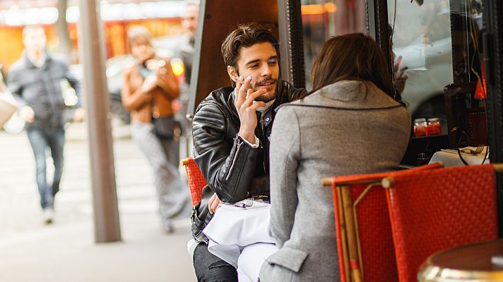 Telediario 1 - Los neumólogos piden que se prohíba fumar en espacios al aire libre como playas o terrazas y subir el precio del tabaco