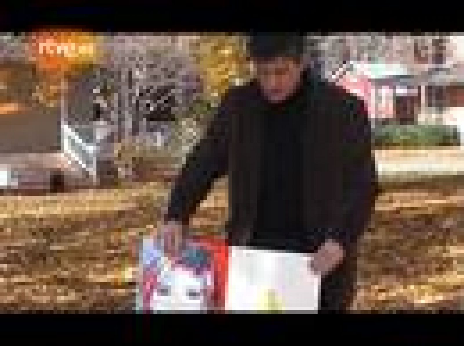 Guillermo Fesser, en su crónica semanal para el programa 59 segundos, explica que Estados Unidos vuelve a estar de elecciones un año después de elegir a Barack Obama como presidente.