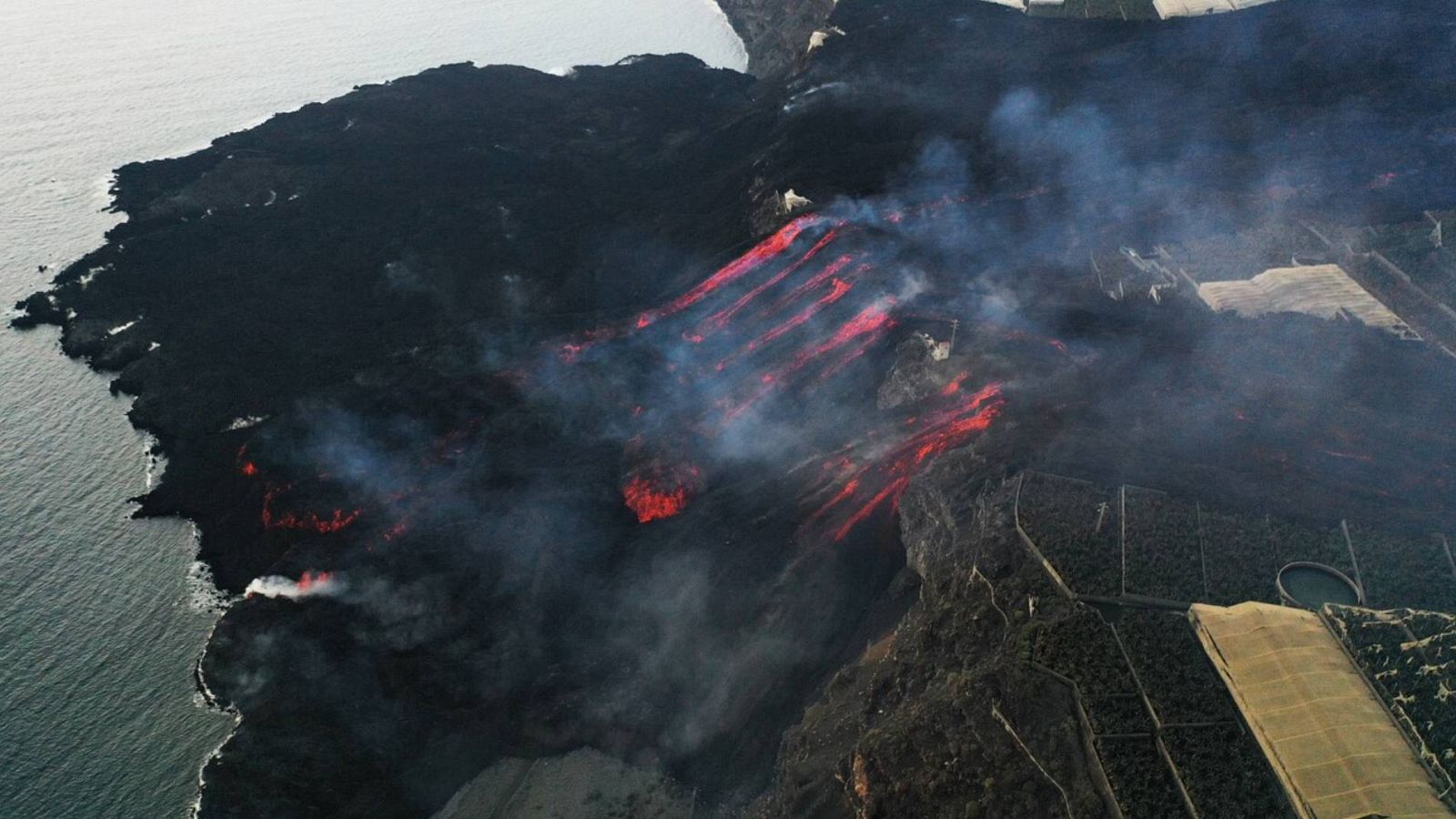 El nuevo delta de lava se une con la fajana formada en 1949