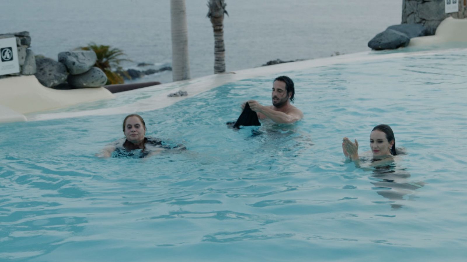 Programa 10: Ro se baña con los semifinalistas en el Ritz - XTRA de MasterChef Celebrity: Infiltrada | Ver