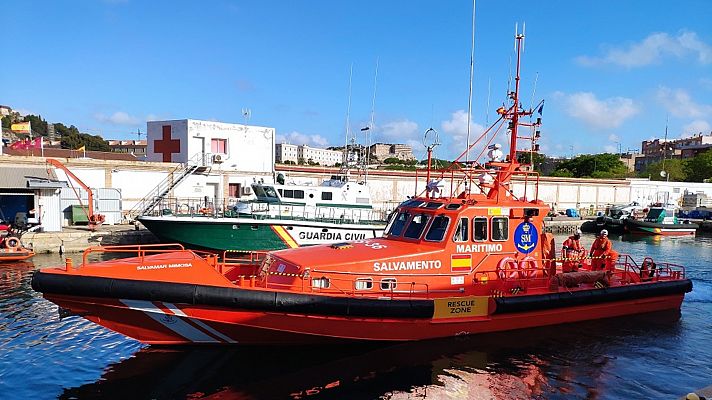 Rescatados los 33 ocupantes de un catamarán hundido en Cartagena