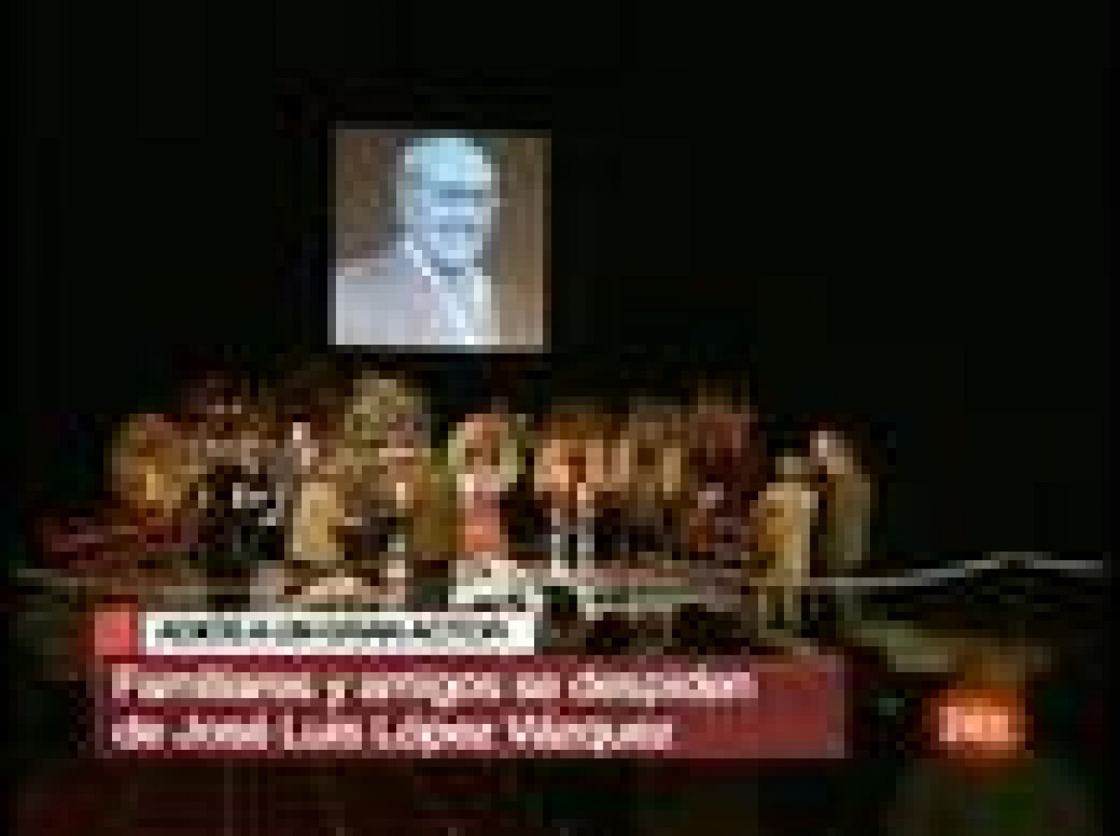 Cientos de ciudadanos anónimos y numerosos compañeros de profesión han querido despedirse de José Luis López Vázquez | Ver