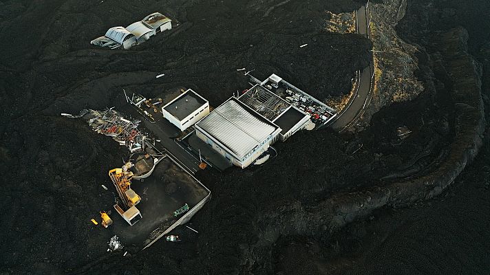 Telediario 1 - Las administraciones empiezan a repartir los donativos recibidos para los afectados 57 días después del inicio de la erupción