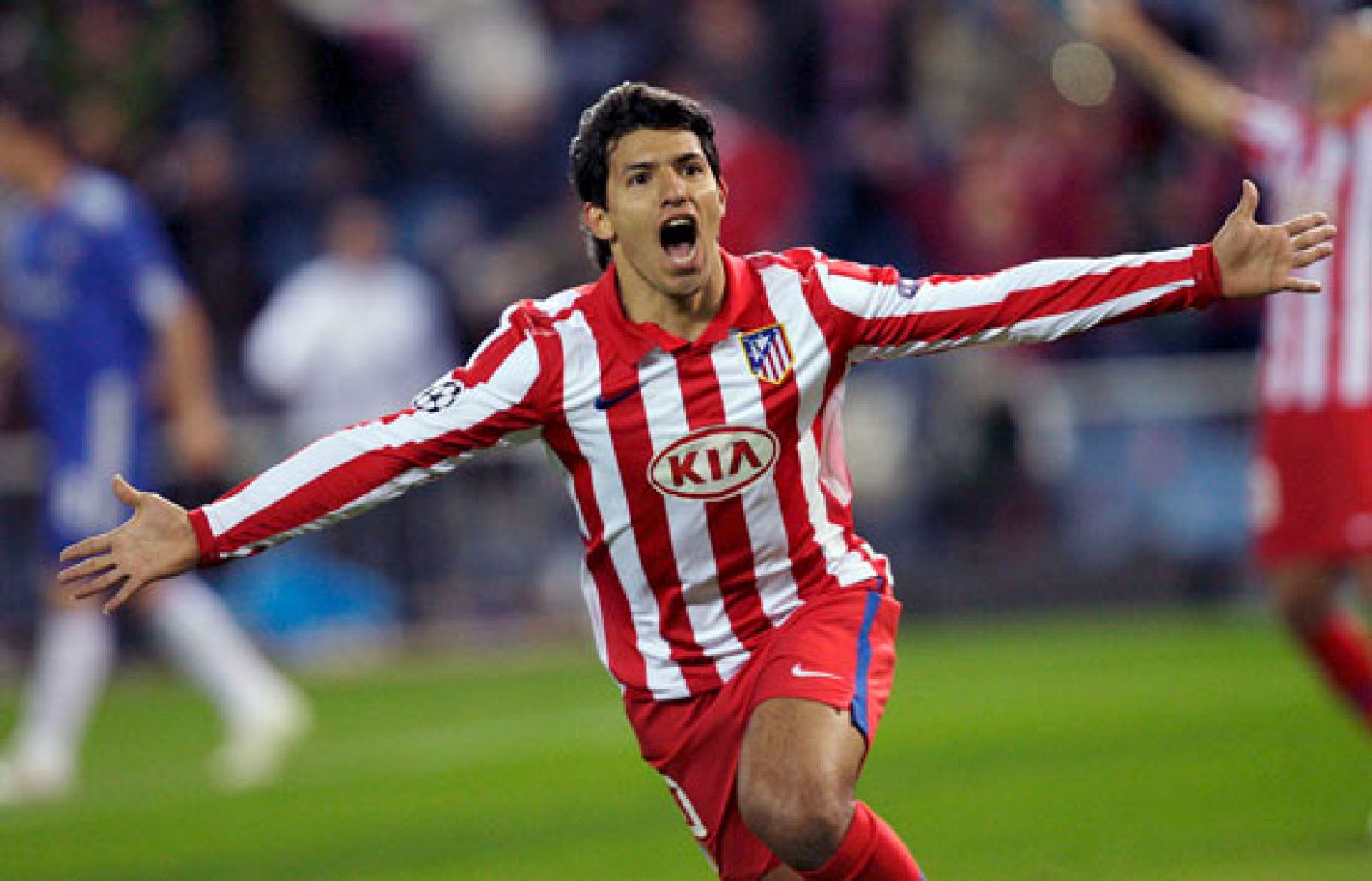 A pesar de la buena imagen mostrada por el Atlético ante el Chelsea, el empate a dos le deja fuera de la Champions League.