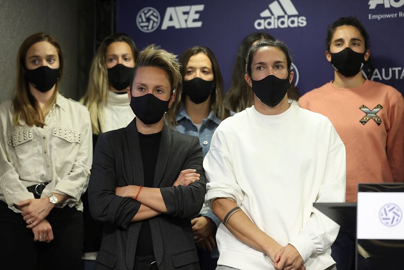 Las futbolistas amenazan con la huelga para conseguir por fin una liga profesional -- Ver ahora