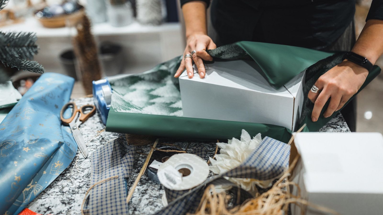 Aquí hay trabajo  - 6000 empleos para la campaña de Navidad -ver ahora