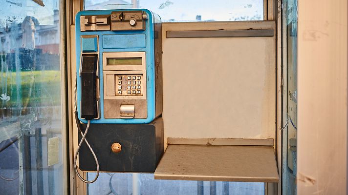 Telediario 1 - Adiós a las cabinas telefónicas