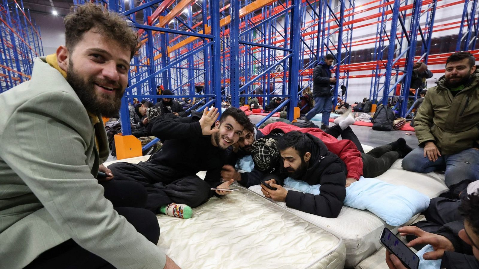 Crisis migratoria: Un albergue cobija a cientos de migrantes