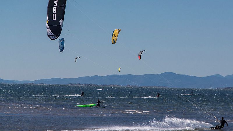 Viento fuerte en Baleares, Ampurdán, el Estrecho y Galicia