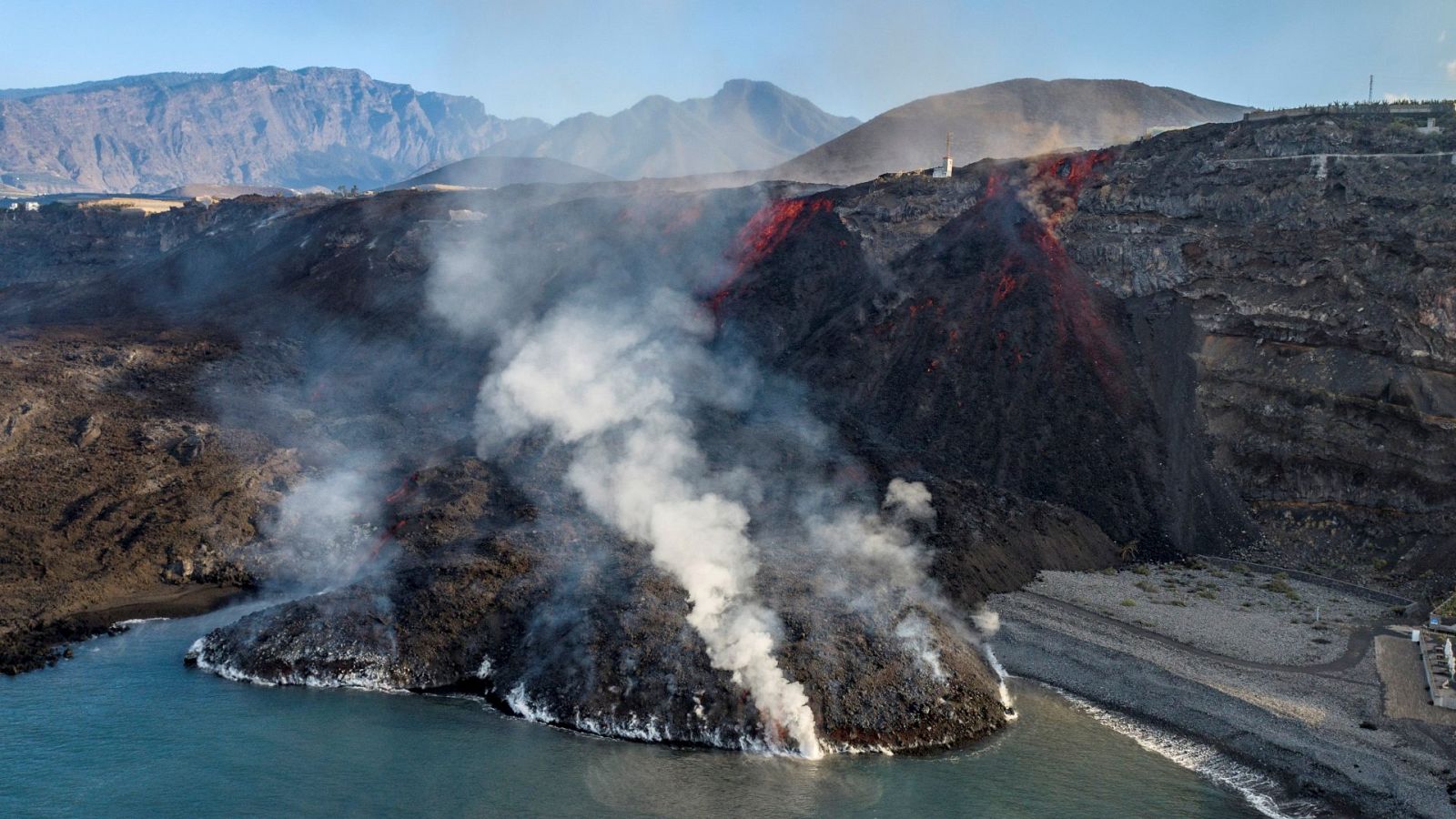 La Palma: segundo mes bajo el volcán