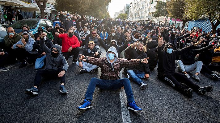 Telediario 2 - Patronal y sindicatos del metal vuelven a retomar las negociaciones tras el tercer día de huelga general en Cádiz