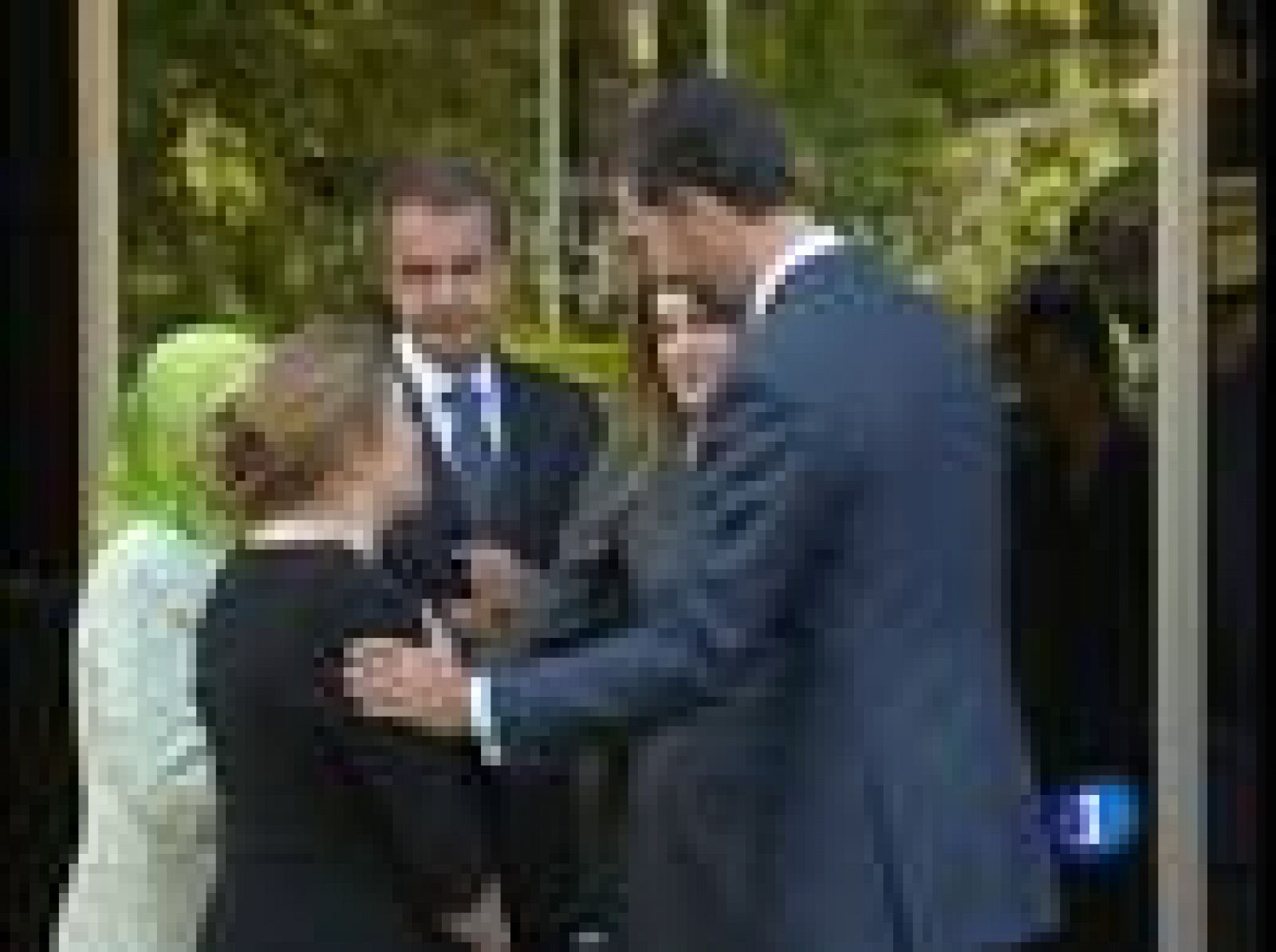 Personajes del mundo de la cultura, políticos y ciudadanos de a pie despiden en la capilla ardiente a Ayala | Ver