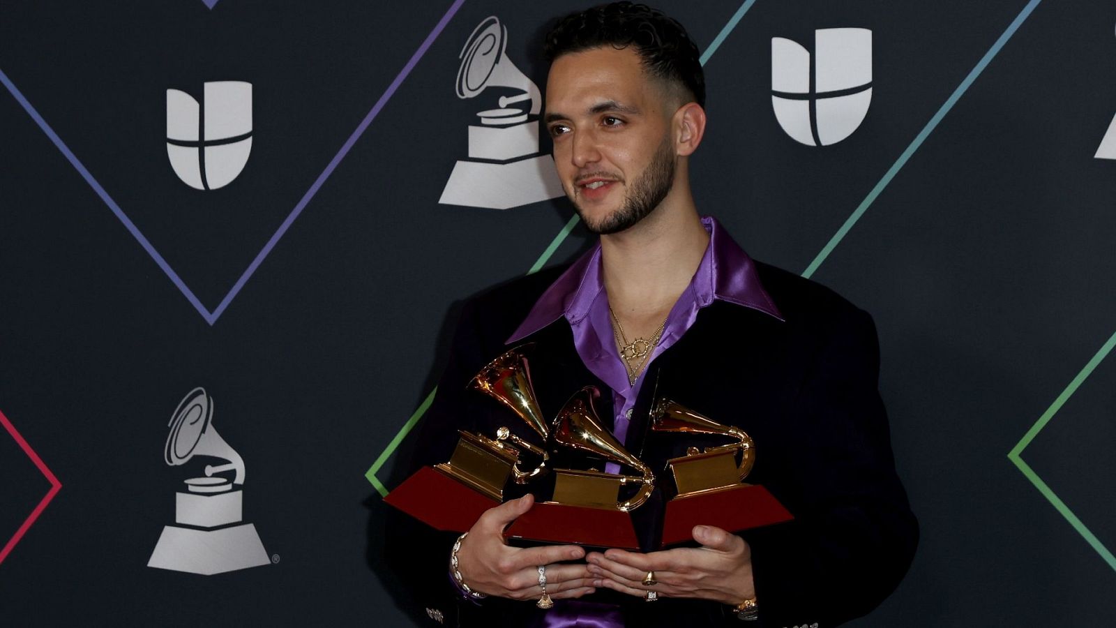 Telediario 1: C.Tangana se hace con tres Grammy Latinos en una gala que encumbra al colombiano Camilo  | RTVE Play